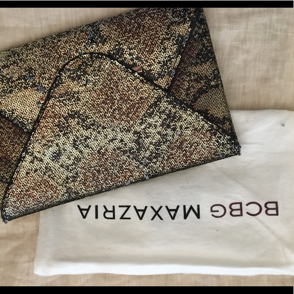 Price drop! Beautiful BCBG envelope clutch.